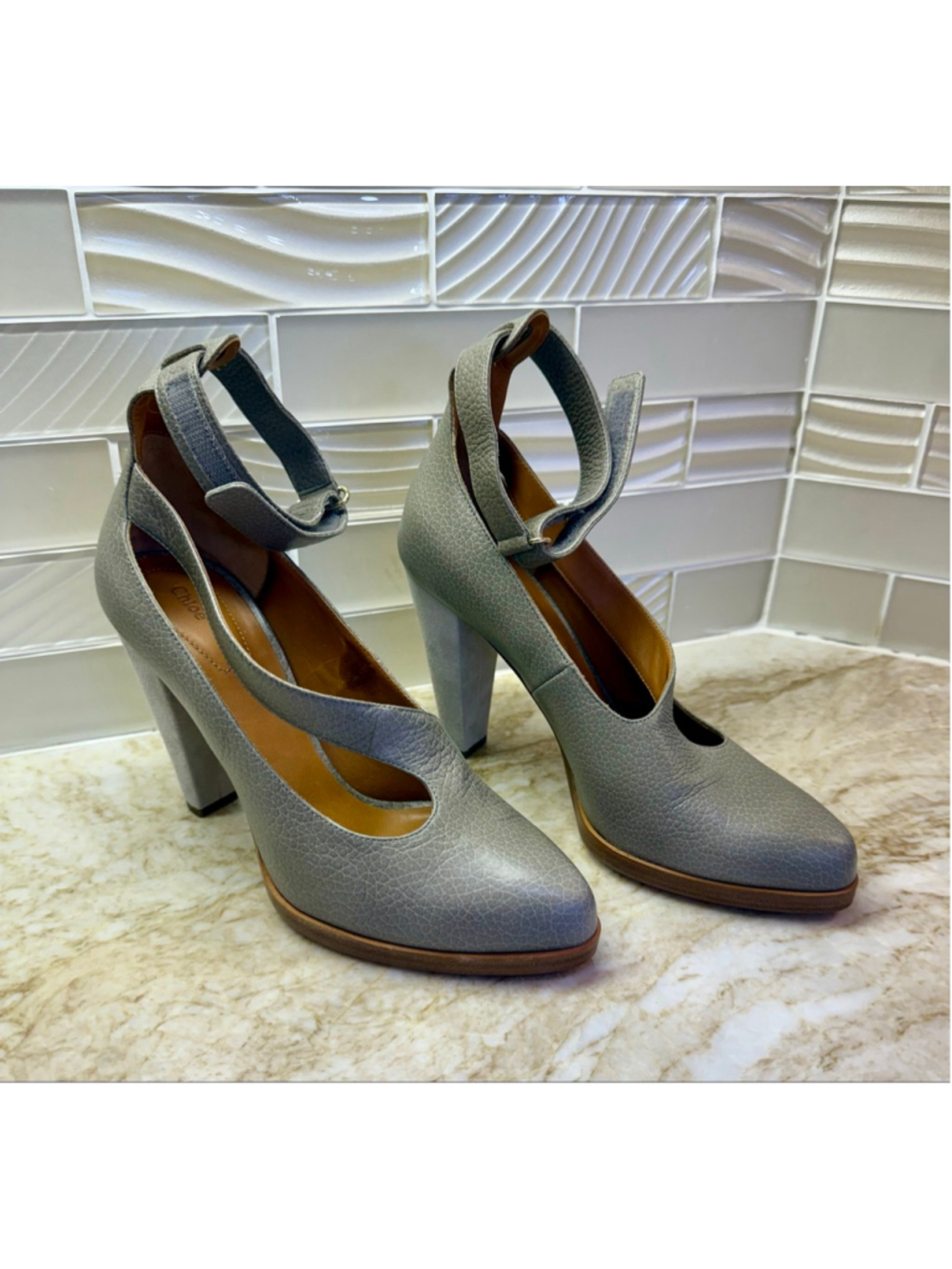 Chloé Gray Leather Ankle Strap Heels Size 8.5, pebble platform. Suede heel.